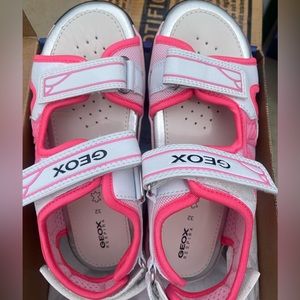 New Geox Kids Active Outdoor Sandals (Size 1US)